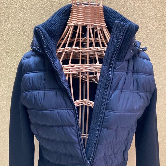 Calvin Klein black ‘Performance’ hooded puffer (S) - Picture 3 of 10